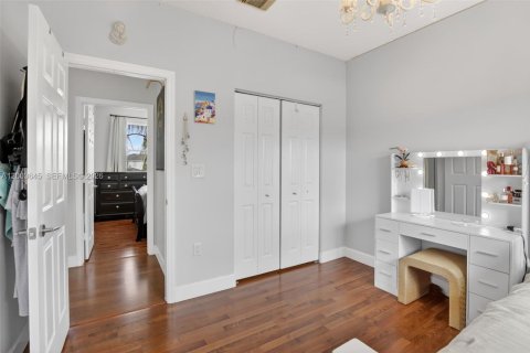 Casa en venta en Pembroke Pines, Florida, 5 dormitorios, 248.79 m2 № 2073276 - foto 26