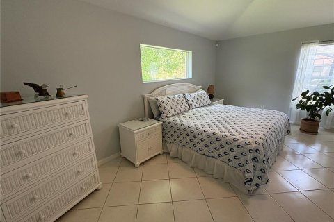 House in The Villages, Florida 3 bedrooms, 198.44 sq.m. № 1784573 - photo 28