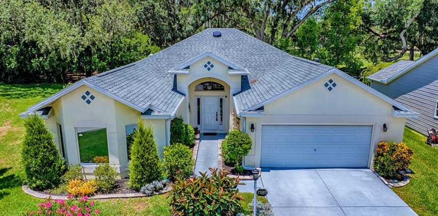 House in The Villages, Florida 3 bedrooms, 198.44 sq.m. № 1784573