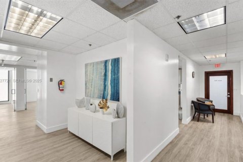 Immobilier commercial à vendre à Miami, Floride № 1988009 - photo 5