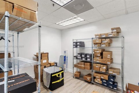 Immobilier commercial à vendre à Miami, Floride № 1988009 - photo 6