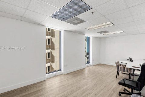 Immobilier commercial à vendre à Miami, Floride № 1988009 - photo 8