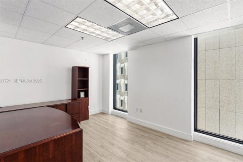 Immobilier commercial à vendre à Miami, Floride № 1988009 - photo 7