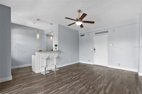 Condominio en venta en Tampa, Florida, 1 dormitorio, 69.68 m2 № 2229829 - foto 9