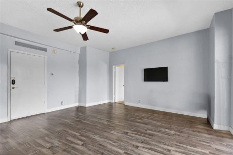 Condominio en venta en Tampa, Florida, 1 dormitorio, 69.68 m2 № 2229829 - foto 10