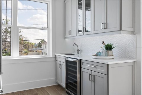 Townhouse in Madeira Beach, Florida 3 bedrooms, 204.38 sq.m. № 1619277 - photo 14