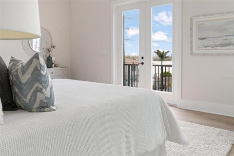 Townhouse in Madeira Beach, Florida 3 bedrooms, 204.38 sq.m. № 1619277 - photo 27