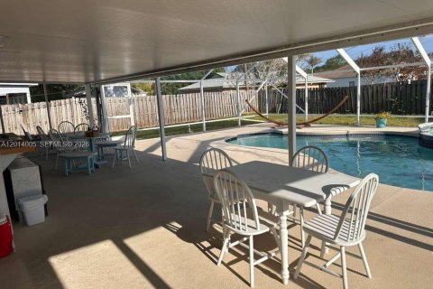 Villa ou maison à louer à Port St. Lucie, Floride: 3 chambres, 131.55 m2 № 2076331 - photo 9