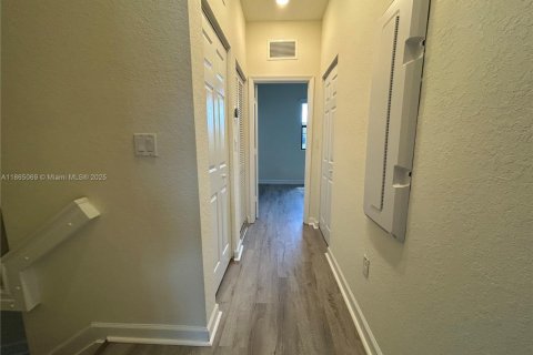 Townhouse in Hialeah, Florida 3 bedrooms, 123.75 sq.m. № 1897126 - photo 12