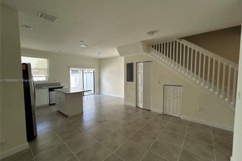 Townhouse in Hialeah, Florida 3 bedrooms, 123.75 sq.m. № 1897126 - photo 3