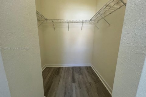 Townhouse in Hialeah, Florida 3 bedrooms, 123.75 sq.m. № 1897126 - photo 11