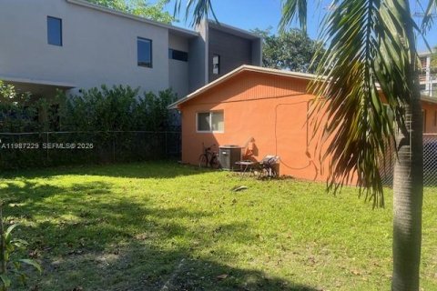 Casa en venta en Miami, Florida, 4 dormitorios, 130.06 m2 № 2056737 - foto 3