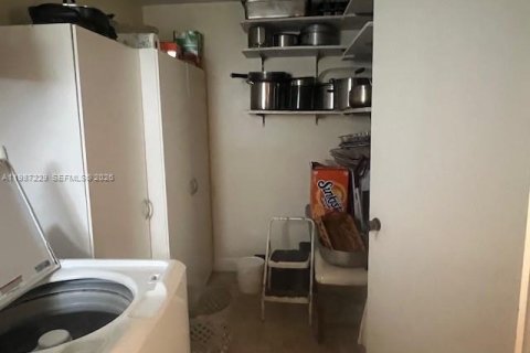 Casa en venta en Miami, Florida, 4 dormitorios, 130.06 m2 № 2056737 - foto 16