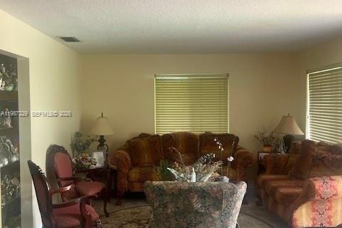 Casa en venta en Miami, Florida, 4 dormitorios, 130.06 m2 № 2056737 - foto 12