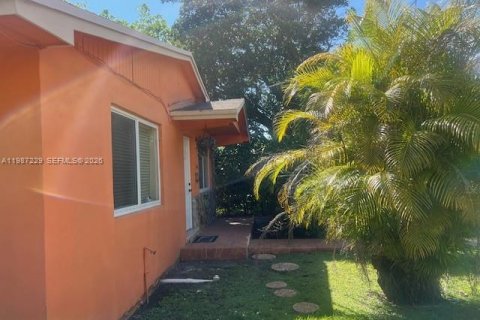 Casa en venta en Miami, Florida, 4 dormitorios, 130.06 m2 № 2056737 - foto 7