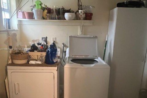 Casa en venta en Miami, Florida, 4 dormitorios, 130.06 m2 № 2056737 - foto 19