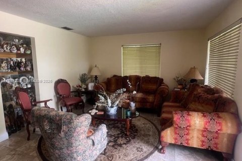 Casa en venta en Miami, Florida, 4 dormitorios, 130.06 m2 № 2056737 - foto 11