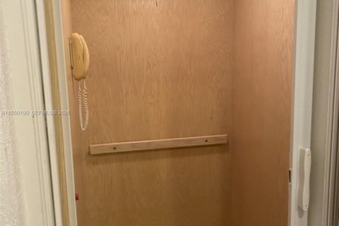 Adosado en venta en Weston, Florida, 4 dormitorios, 217.39 m2 № 2006841 - foto 5