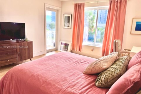 Condo in Miami, Florida, 1 bedroom  № 1953422 - photo 8