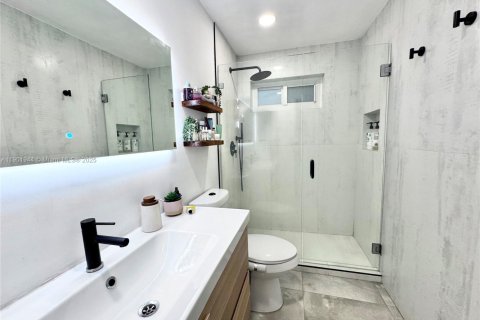 Condo in Miami, Florida, 1 bedroom  № 1953422 - photo 12