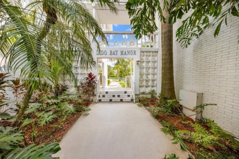 Condo in Miami, Florida, 1 bedroom  № 1953422 - photo 1