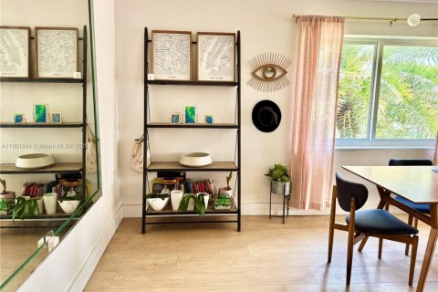 Condo in Miami, Florida, 1 bedroom  № 1953422 - photo 14