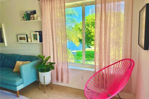 Condo in Miami, Florida, 1 bedroom  № 1953422 - photo 5