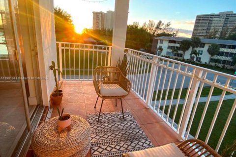 Condo in Miami, Florida, 1 bedroom  № 1953422 - photo 19
