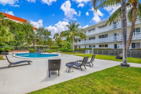 Condo in Miami, Florida, 1 bedroom  № 1953422 - photo 27