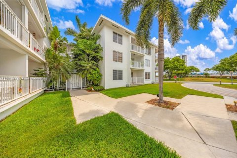 Condo in Miami, Florida, 1 bedroom  № 1953422 - photo 28