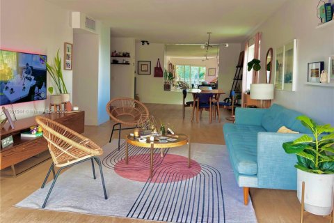 Condo in Miami, Florida, 1 bedroom  № 1953422 - photo 4