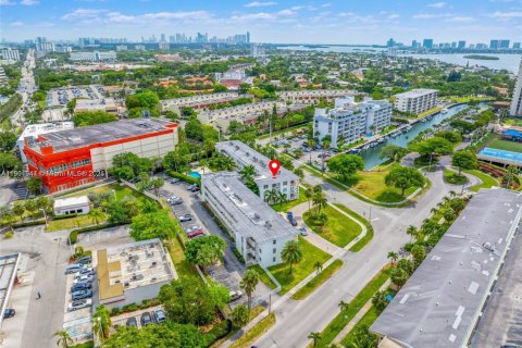 Condo in Miami, Florida, 1 bedroom  № 1953422 - photo 30