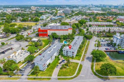 Condo in Miami, Florida, 1 bedroom  № 1953422 - photo 29