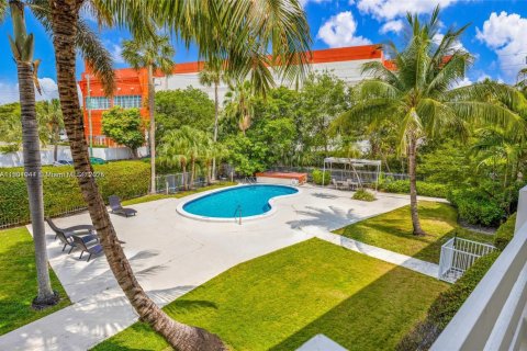 Condo in Miami, Florida, 1 bedroom  № 1953422 - photo 24