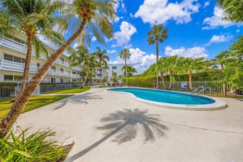 Condo in Miami, Florida, 1 bedroom  № 1953422 - photo 26
