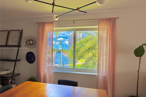 Condo in Miami, Florida, 1 bedroom  № 1953422 - photo 2