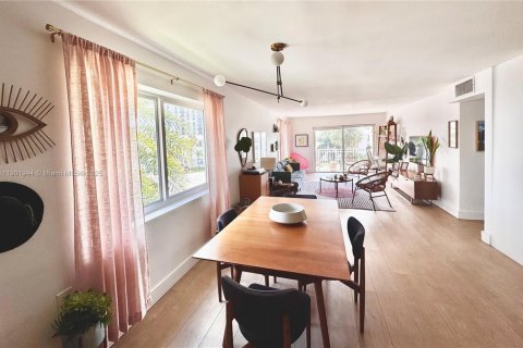 Condo in Miami, Florida, 1 bedroom  № 1953422 - photo 3