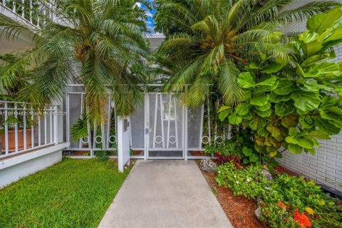 Condo in Miami, Florida, 1 bedroom  № 1953422 - photo 22