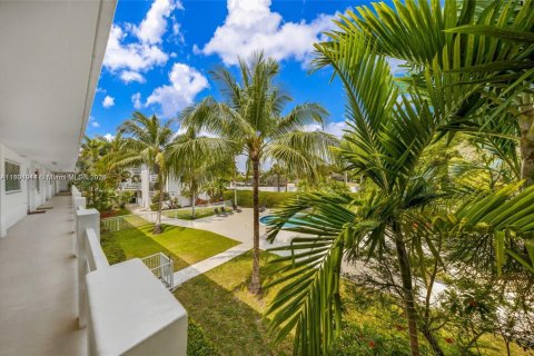 Condo in Miami, Florida, 1 bedroom  № 1953422 - photo 23