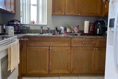 Condo in Hialeah, Florida, 2 bedrooms  № 1693610 - photo 4