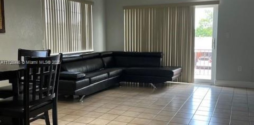 Condo in Hialeah, Florida, 2 bedrooms  № 1693610