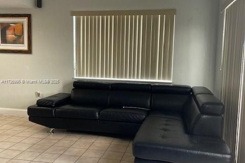 Condo in Hialeah, Florida, 2 bedrooms  № 1693610 - photo 3