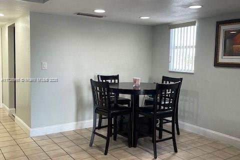 Condo in Hialeah, Florida, 2 bedrooms  № 1693610 - photo 2