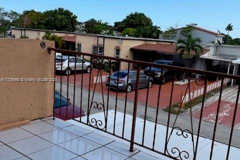 Condo in Hialeah, Florida, 2 bedrooms  № 1693610 - photo 11