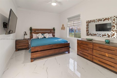 Снять в аренду виллу или дом в Хомстед, Флорида 5 спален, 265.98м2, № 1974167 - фото 20