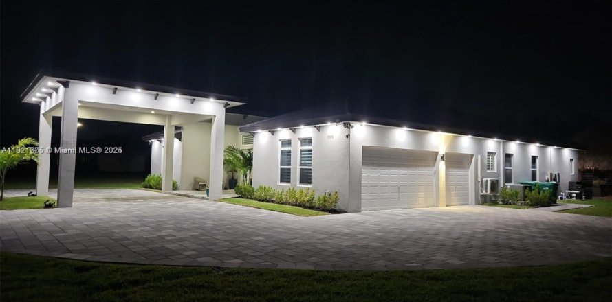 Дом в Хомстед, Флорида 5 спален, 265.98м2 № 1974167