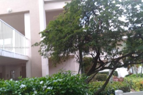 Copropriété à vendre à Tamarac, Floride: 2 chambres, 123.1 m2 № 1985291 - photo 2