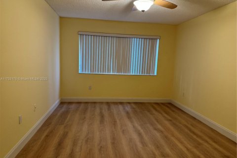 Copropriété à vendre à Tamarac, Floride: 2 chambres, 123.1 m2 № 1985291 - photo 19