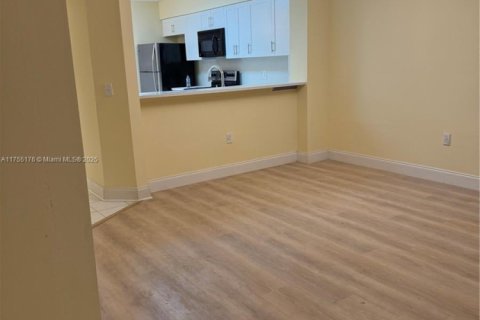 Copropriété à vendre à Tamarac, Floride: 2 chambres, 123.1 m2 № 1985291 - photo 18