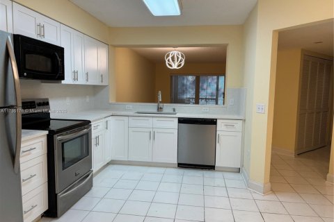 Copropriété à vendre à Tamarac, Floride: 2 chambres, 123.1 m2 № 1985291 - photo 15